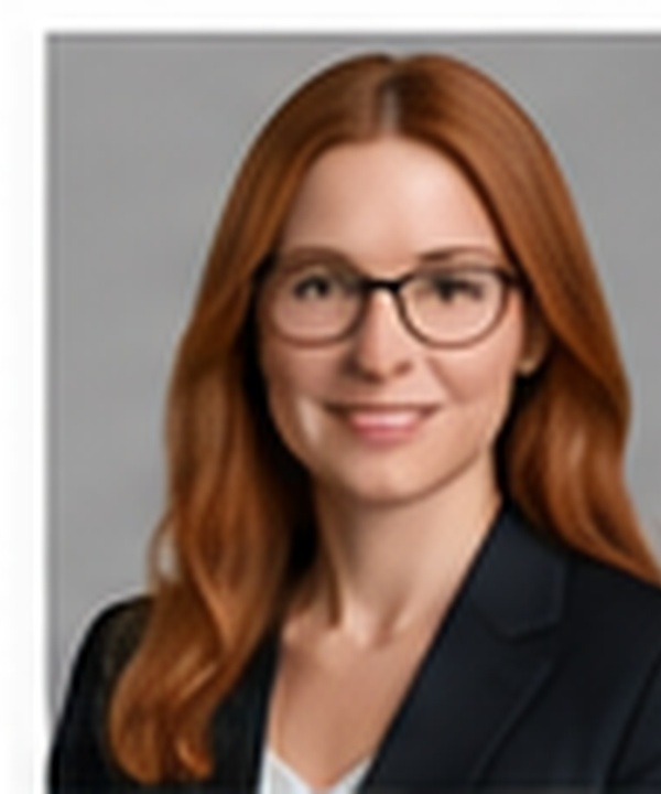 Laura Bennett passport headshot
